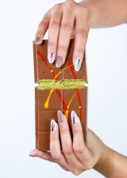 Dubai Milk Chocolate Pistachio Kunafa Bar (200g)